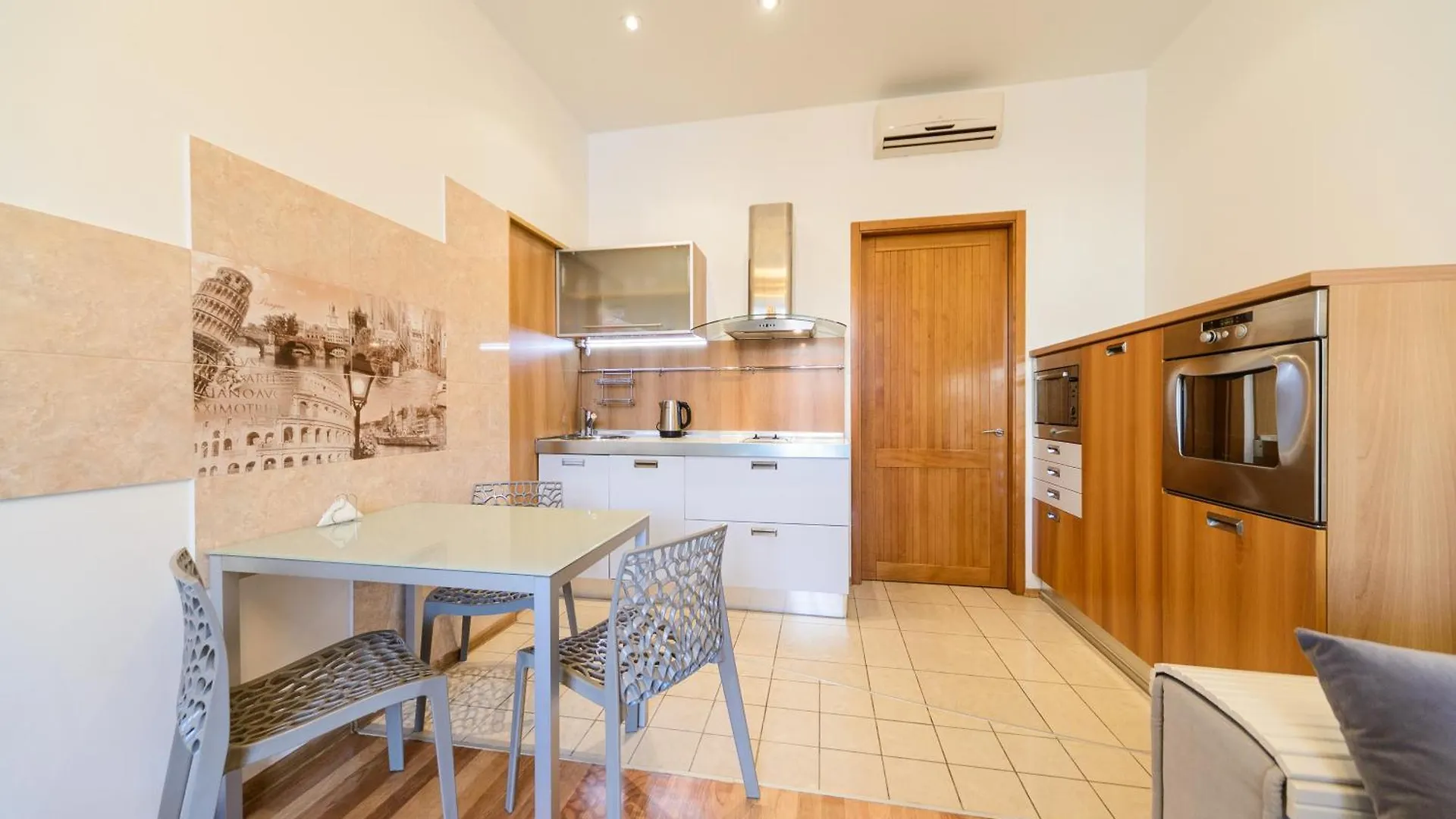 Квартира С Террасой, Крещатик 29, Бессарабка Kyiv Apartment